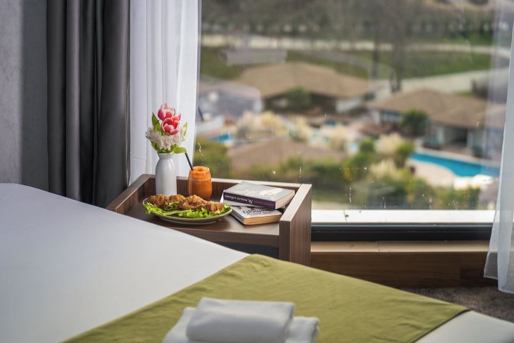 Medite Spa Resort & Villas Premium Room, City View 3