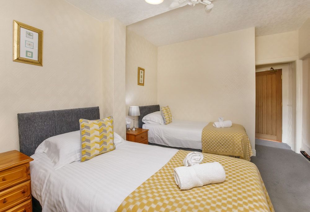 Twin Room (Room7)