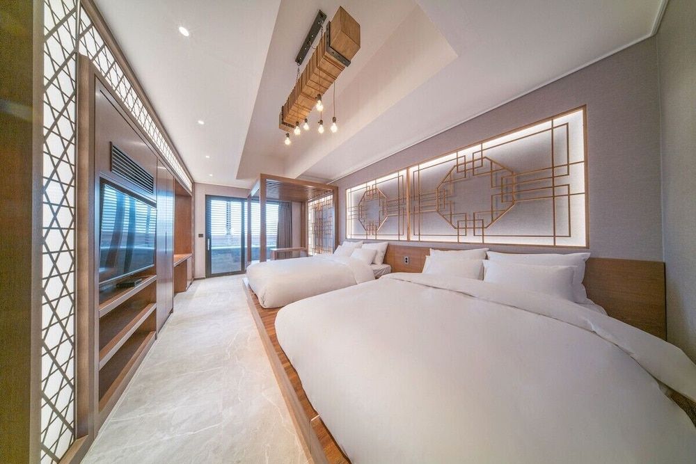 Yeonhwamoon Hotel Eulwang [Complimentary 2 glasses of Champagne + Caprese] Suite Terrace B