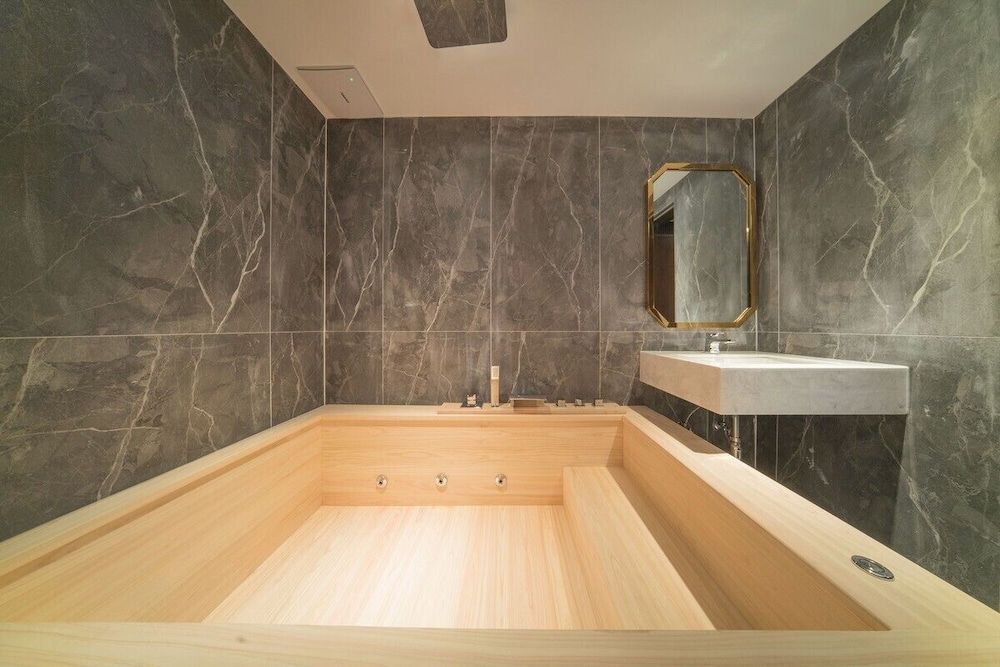 Yeonhwamoon Hotel Eulwang [Complimentary 2 glasses of Champagne + Caprese] Spa Suite Family 3