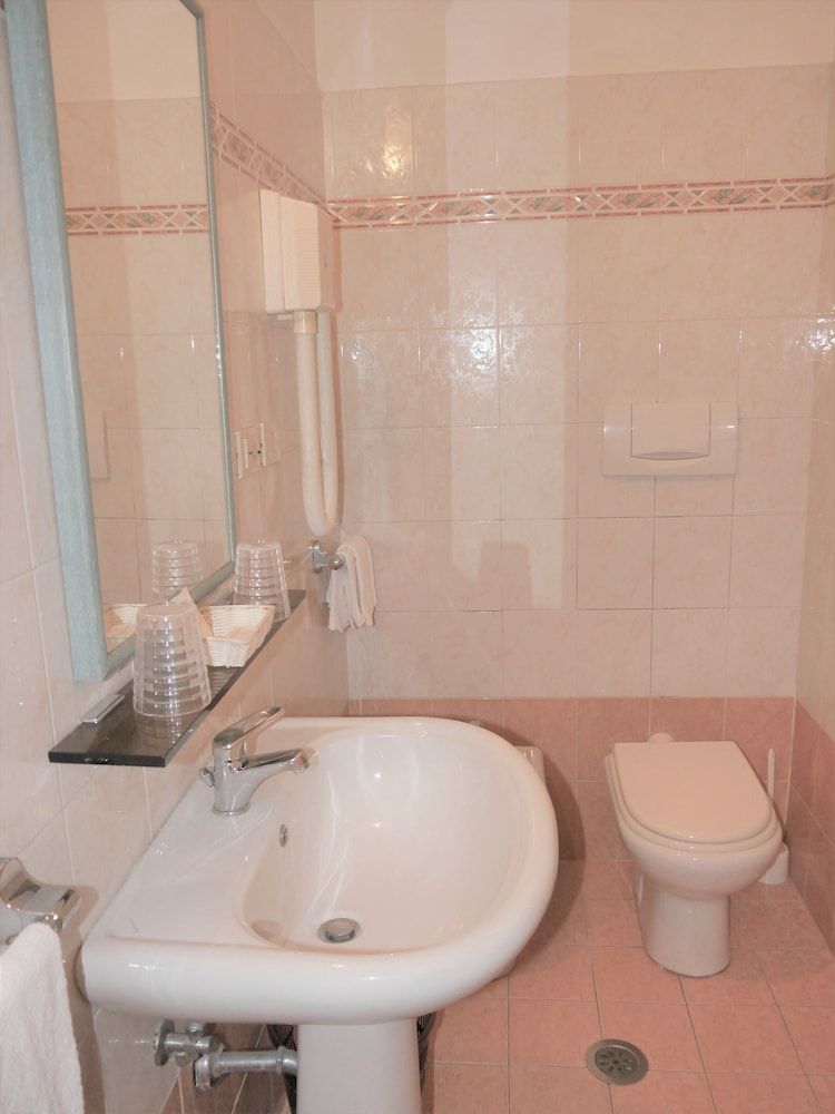 Hotel San Pietro Classic Triple Room 5