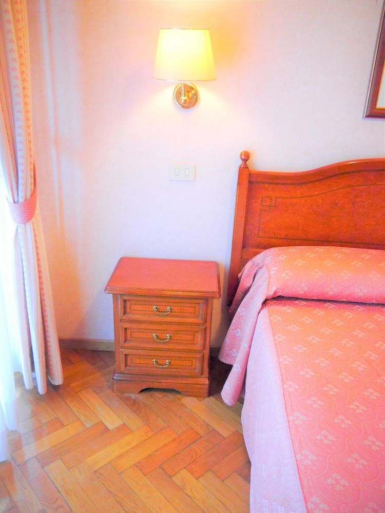 Hotel San Pietro Classic Double Room 9
