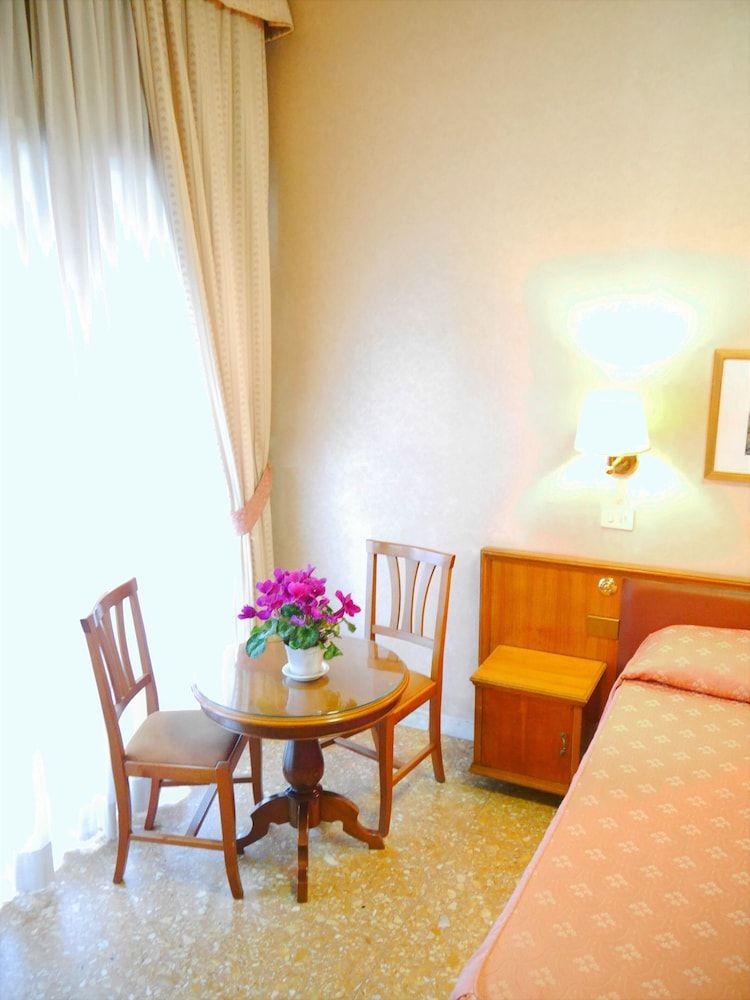 Hotel San Pietro Classic Triple Room 8