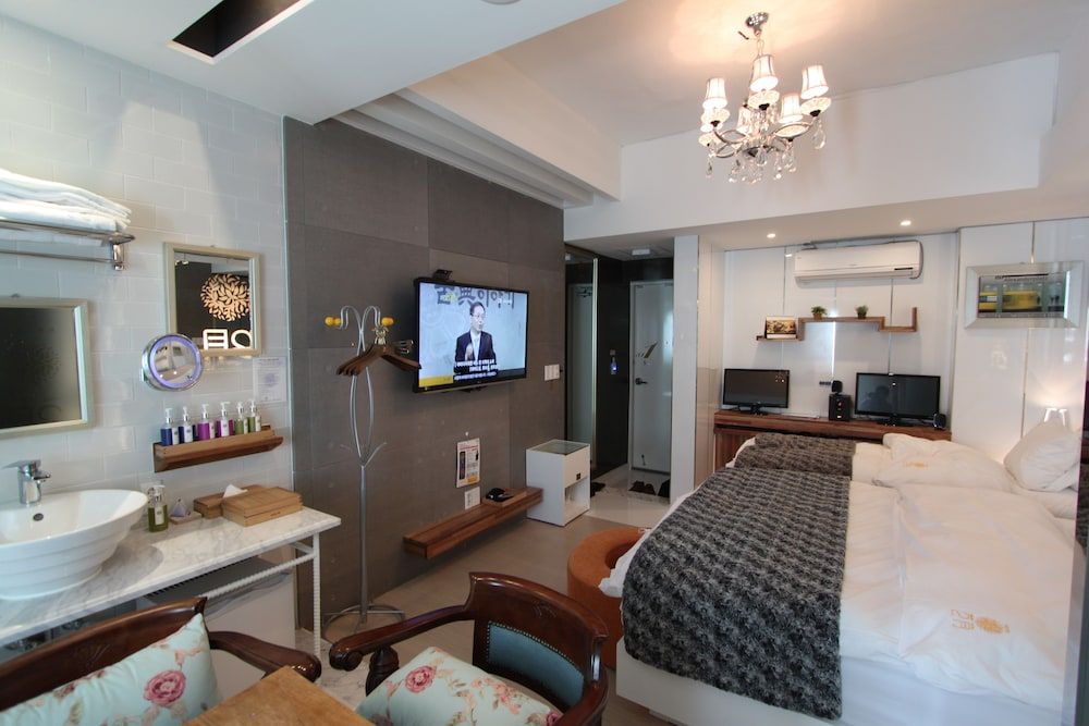 February Hotel Apsan Suite 6