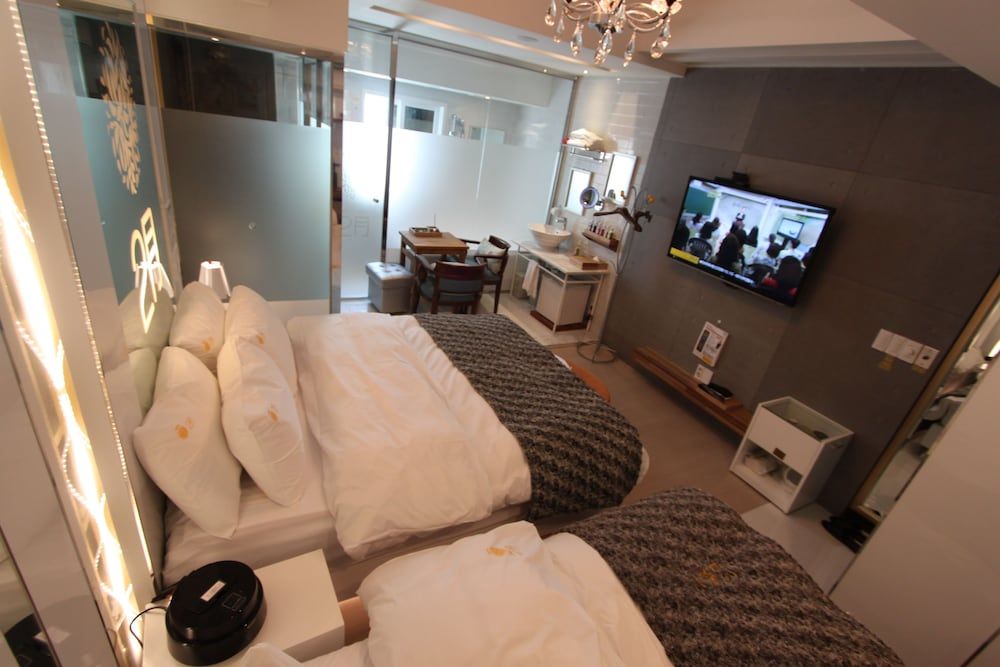 February Hotel Apsan Suite 5