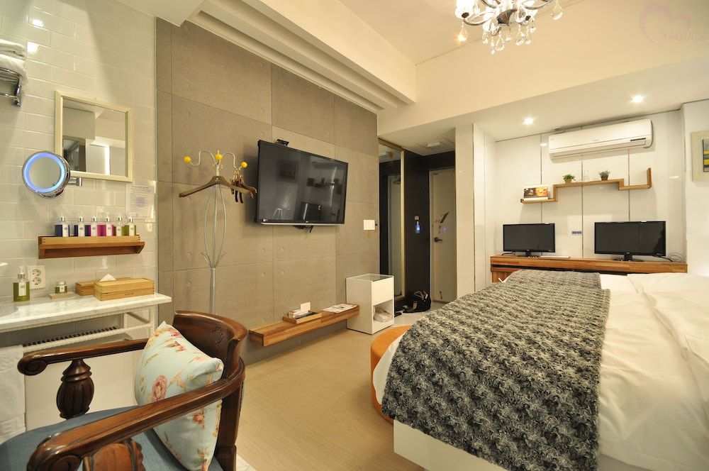 February Hotel Apsan Suite 3