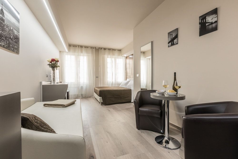 undefined Astoria Deluxe Rooms,,Check in presso L’Hotel Astoria, Via Fratelli Rosselli 14 ,, 4