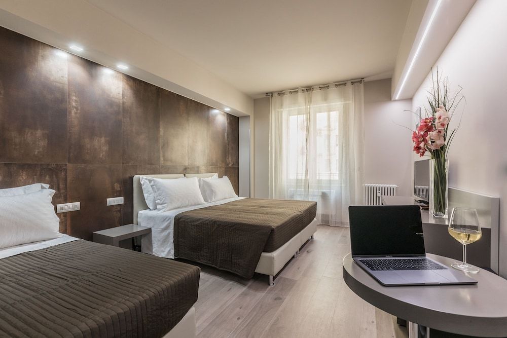 undefined Astoria Deluxe Rooms,,Check in presso L’Hotel Astoria, Via Fratelli Rosselli 14 ,, 2