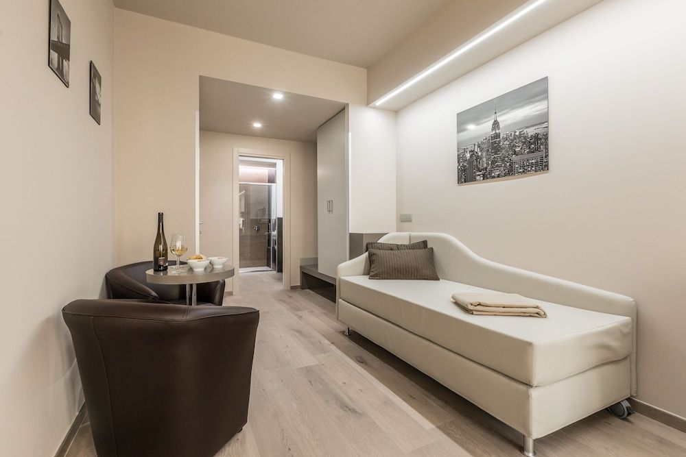 undefined Astoria Deluxe Rooms,,Check in presso L’Hotel Astoria, Via Fratelli Rosselli 14 ,, 3