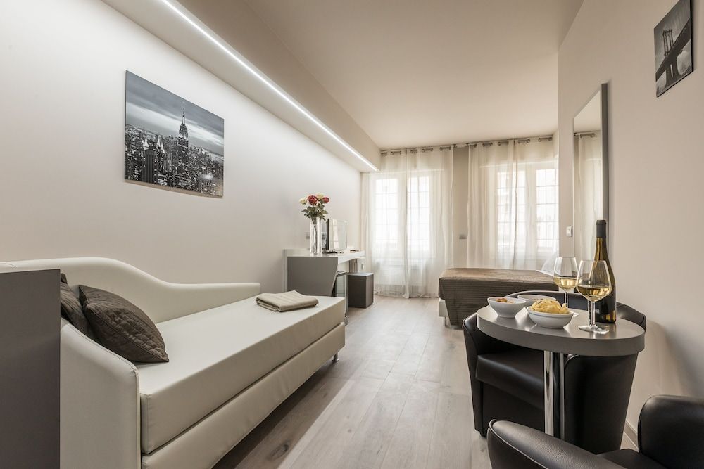 Astoria Deluxe Rooms,,Check in presso L’Hotel Astoria, Via Fratelli Rosselli 14 ,, Deluxe Double Room 14