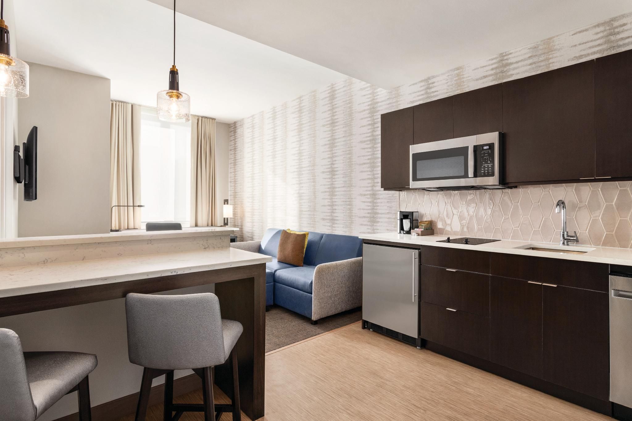 1 Bedroom Suite, 1 King, Sofa bed