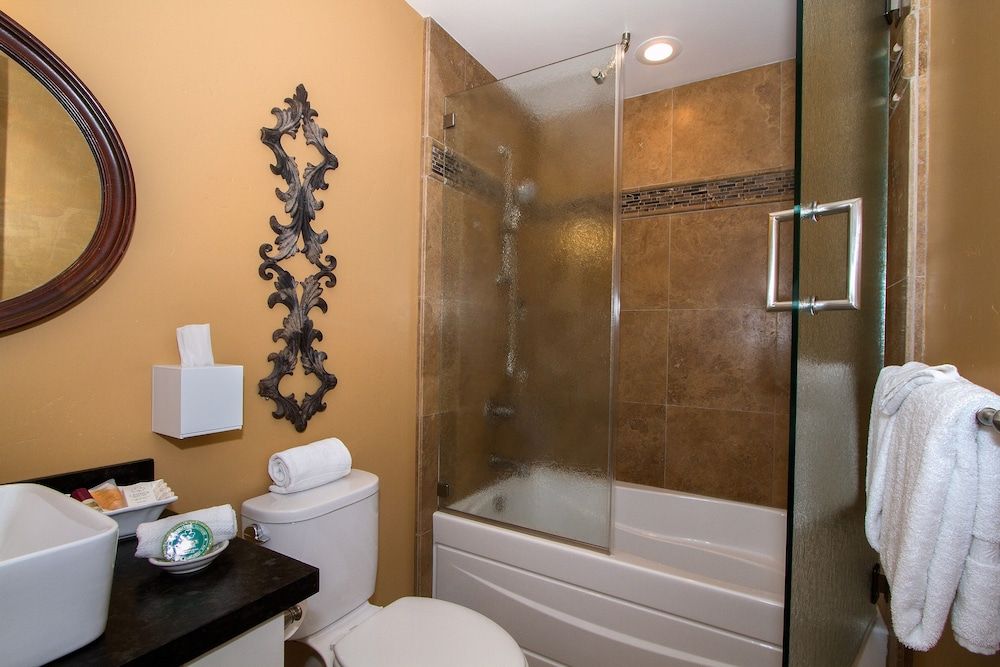 J Patrick Inn Room, 1 Queen Bed 8