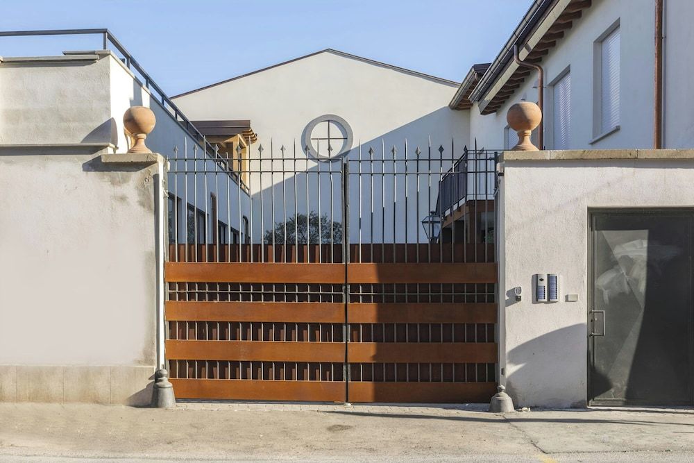 undefined Sonder by Marriott Bonvoy San Lorenzo Apartments 10