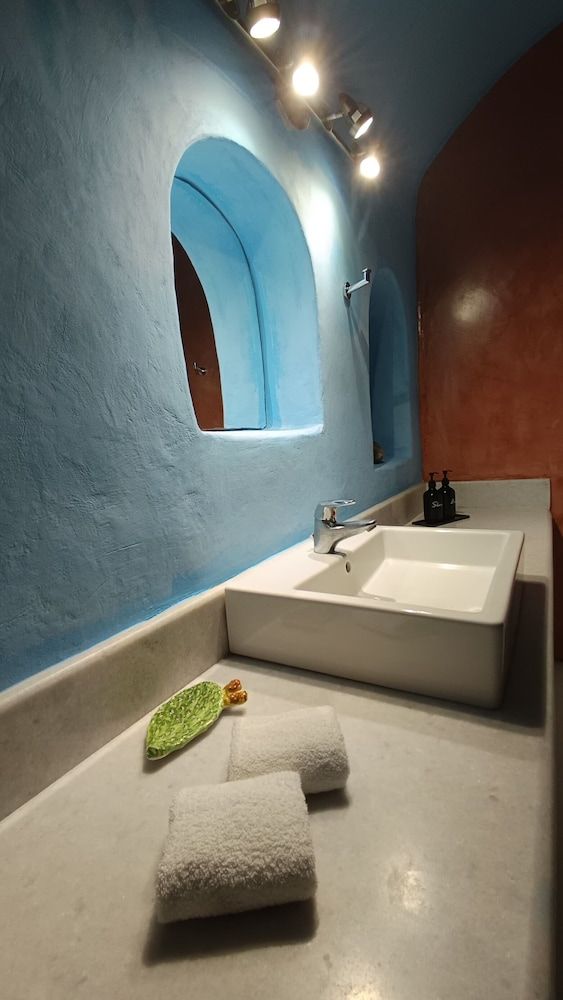 undefined Kalitsi Canaves 8