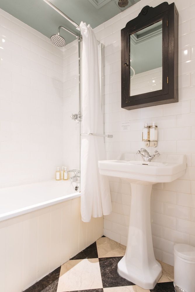 The Rosevine Studio 6