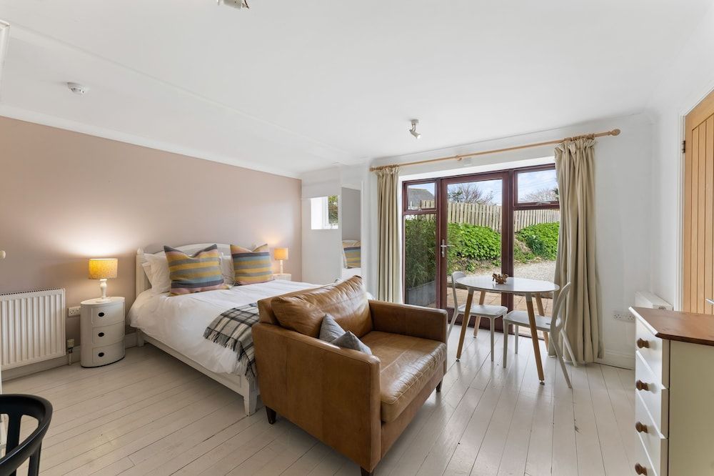 The Rosevine Studio 5