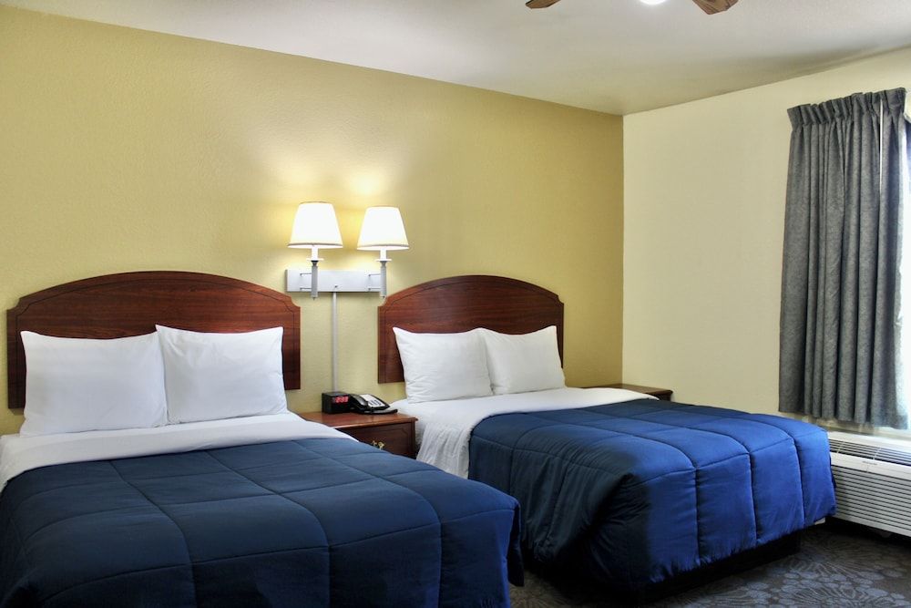 Candlelight Inn & Suites Hwy 69 near McAlester Room, 2 Full Beds 3