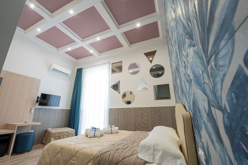 SUITE con vasca idromassaggio - edificio separato - via GUGLIELMO san felice 24, 5 Piano