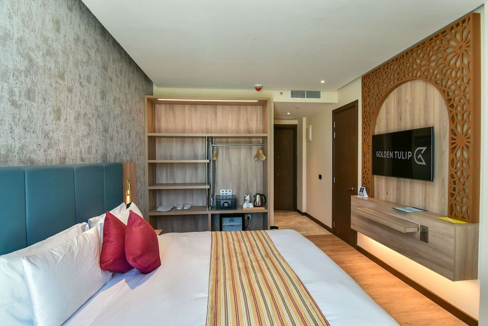 Golden Tulip Zanzibar Airport Deluxe Room, 1 King Bed, City View 7