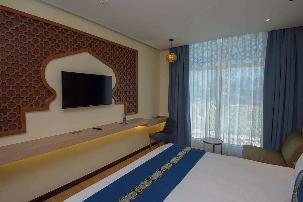 Golden Tulip Zanzibar Airport Deluxe Room, 1 King Bed, City View 6