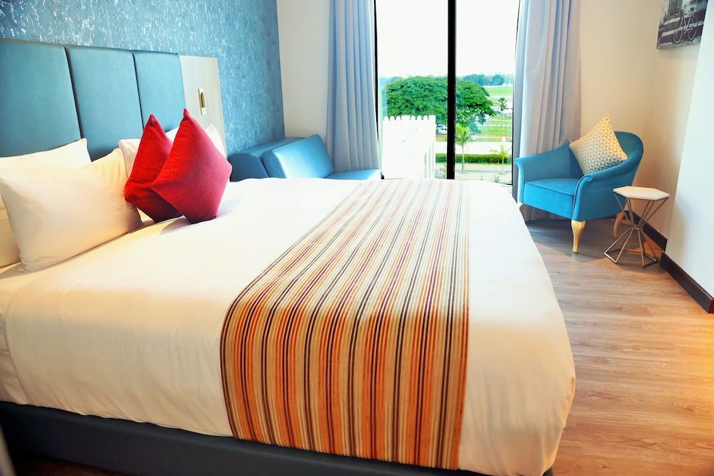 Golden Tulip Zanzibar Airport Deluxe Studio, 1 King Bed 2