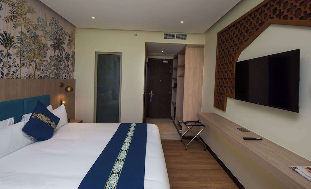 Golden Tulip Zanzibar Airport Deluxe Room, 1 King Bed, City View 2