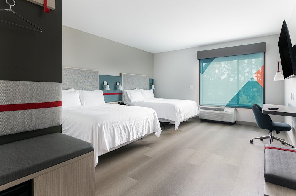 Standard Room, 2 Queen Beds, Accessible Bathtub