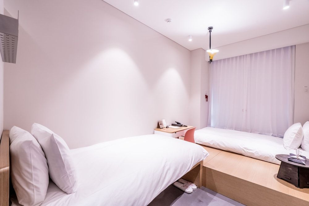 Patio7 Hotel Standard Twin Room 2