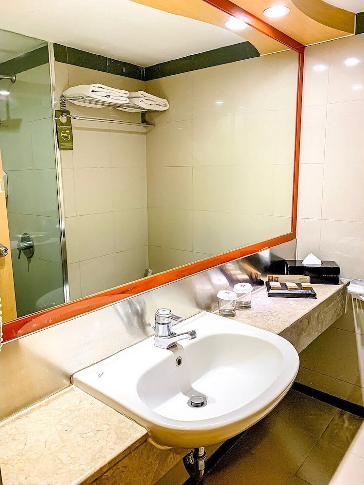 Tamarin Hotel Jakarta manage by Vib Hospitality Management Superior Double Room, 1 Queen Bed 4