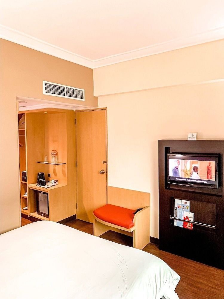 Tamarin Hotel Jakarta manage by Vib Hospitality Management Superior Double Room, 1 Queen Bed 8