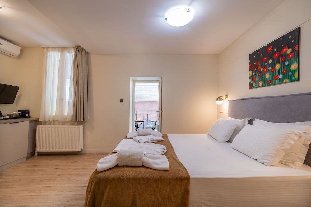 Plaka Arch Suites Junior Suite 4