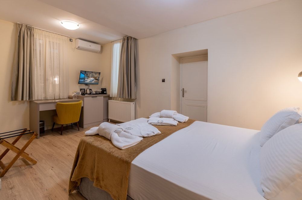 Plaka Arch Suites Junior Suite 3