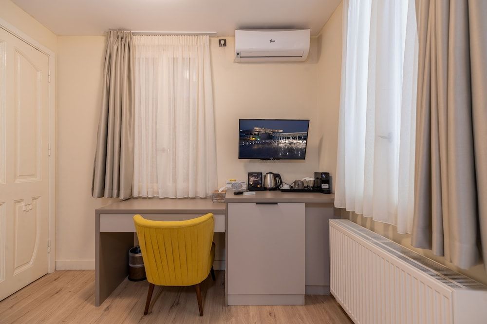 Plaka Arch Suites Junior Suite 9