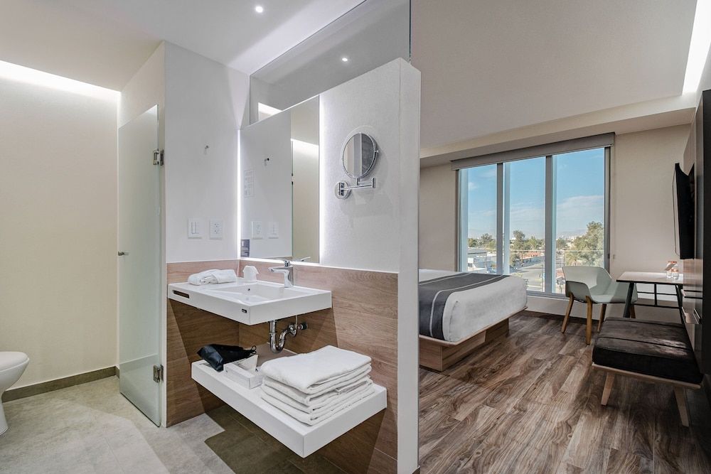 City Express Plus by Marriott Mexicali Room, 1 King Bed 4