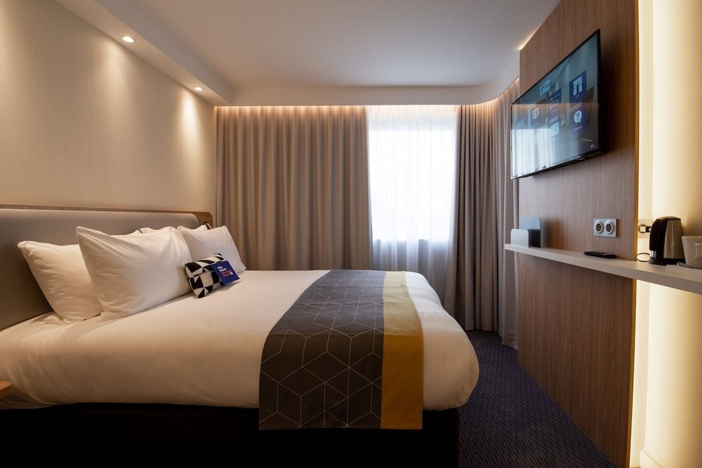 Standard Room, 1 Queen Bed (Free Breakfast)
