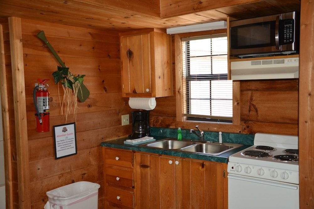 Camp Mack Lodge, Marina & RV Resort Cabin, 1 Bedroom (Cabin 61) 2