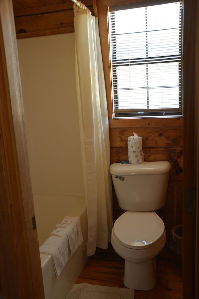 Camp Mack Lodge, Marina & RV Resort Cabin, 1 Bedroom (Cabin 61) 3