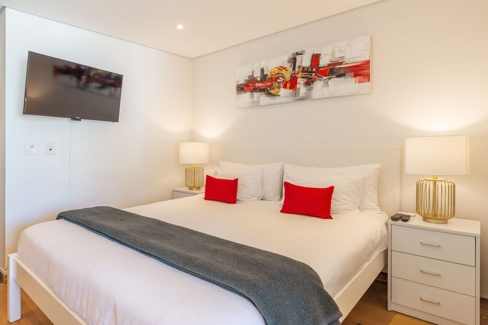 Mirage - WHosting Luxury Suite, 1 Bedroom, Kitchen, Mountain View 5