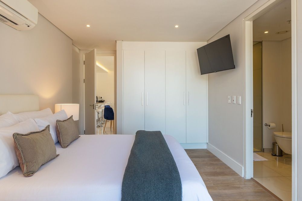 Mirage - WHosting Luxury Suite, 1 Bedroom, Kitchen, Mountain View 4