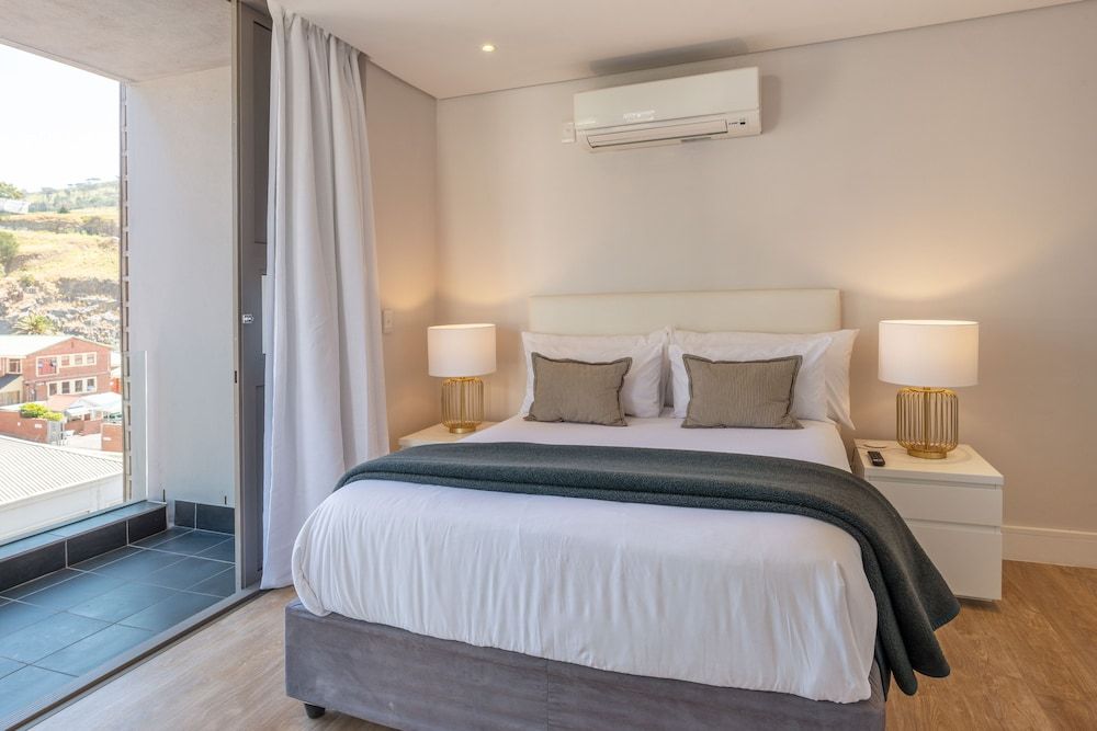 Mirage - WHosting Luxury Suite, 1 Bedroom, Kitchen, Mountain View