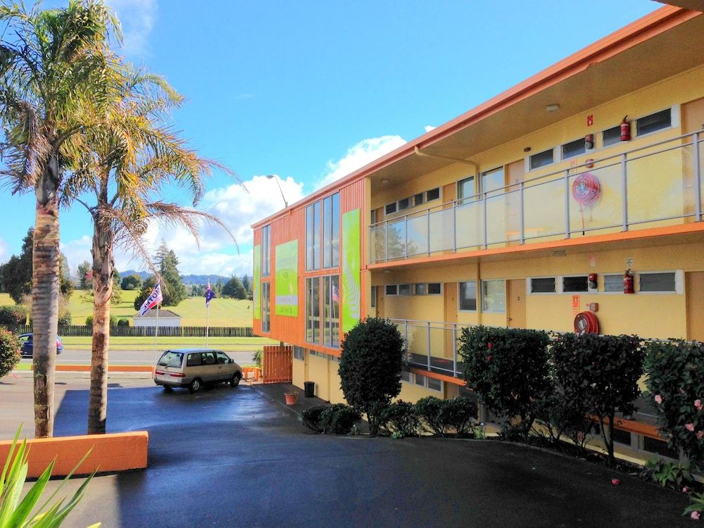 undefined Greenview Motel 7