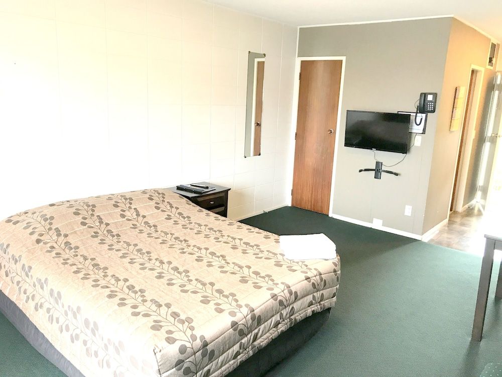 undefined Greenview Motel 5