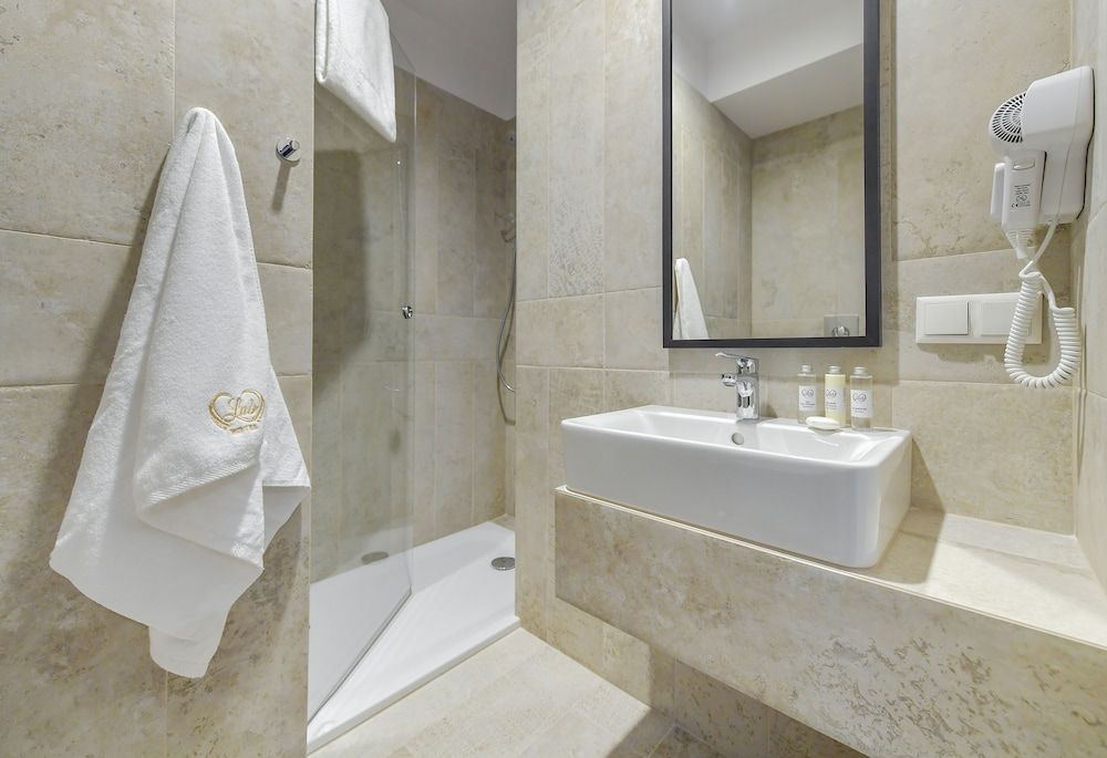 Lubhotel Standard Triple Room 6