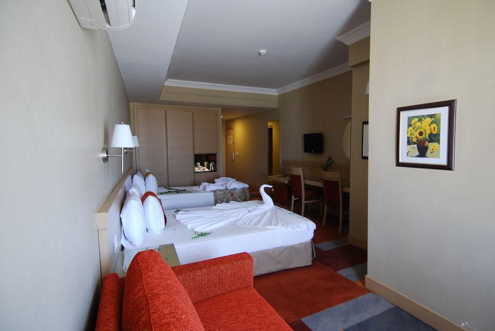 SV Business Hotel Diyarbakır Family Room, 1 Bedroom, City View 3