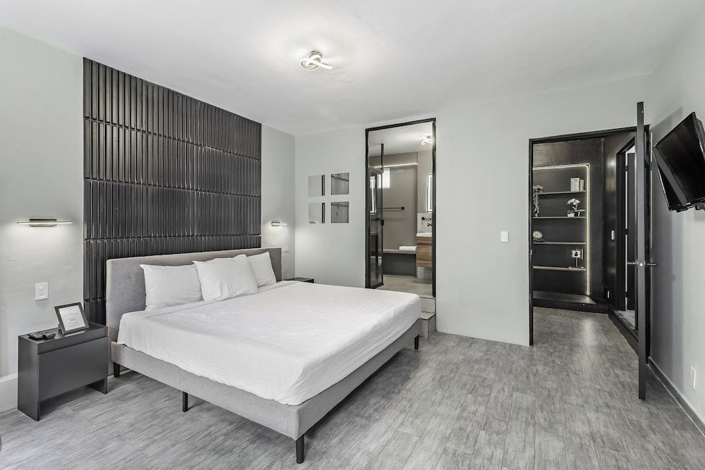 Singular Goldsmith Luxury Suite 6