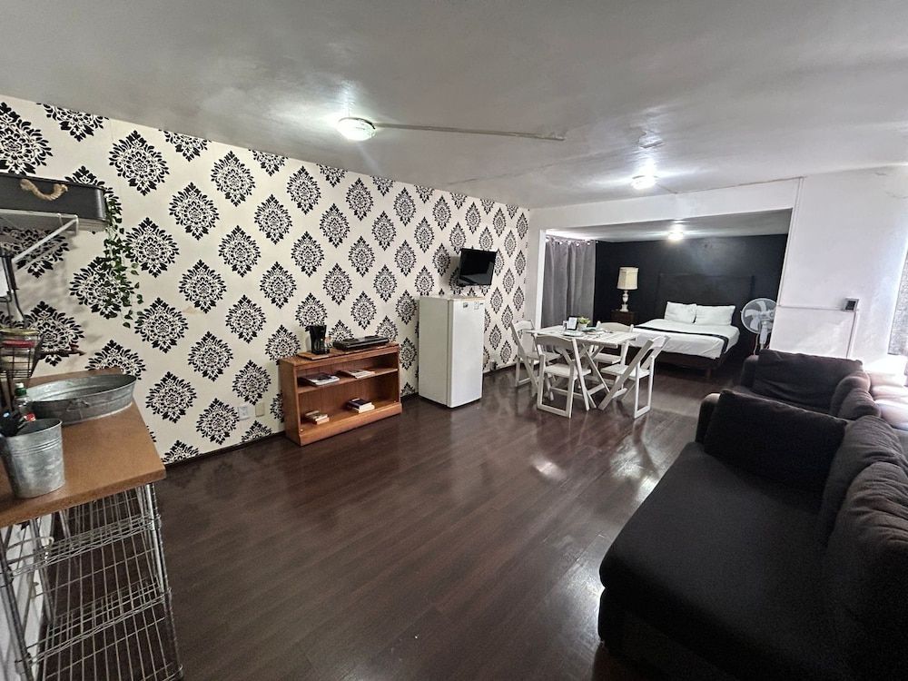 Singular Goldsmith Luxury Suite 4