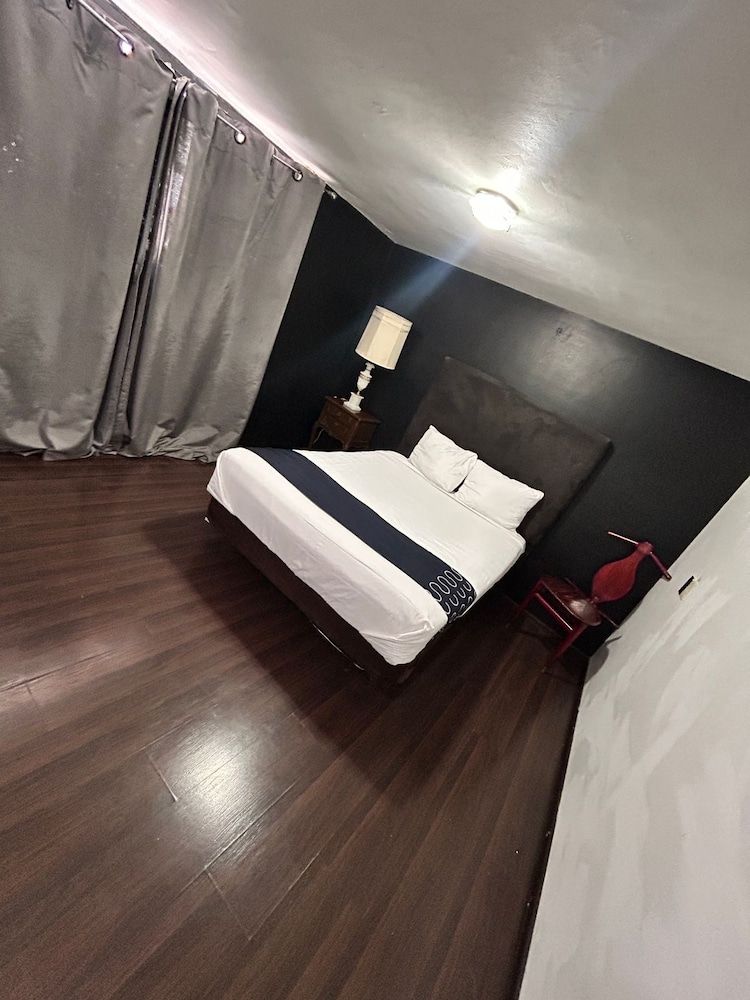 Singular Goldsmith Luxury Suite 7