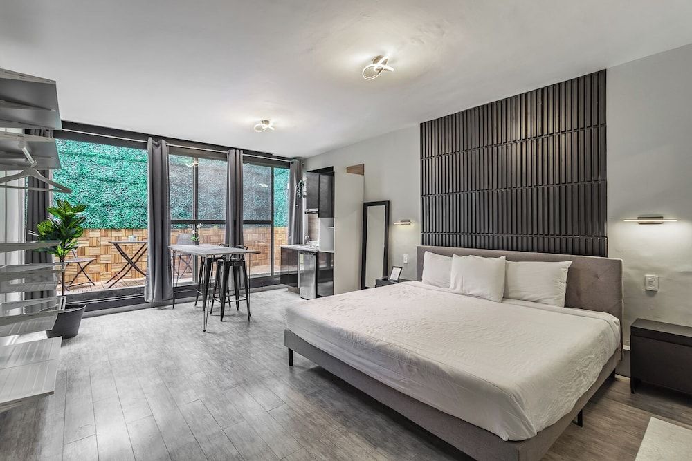 Singular Goldsmith Luxury Suite 2