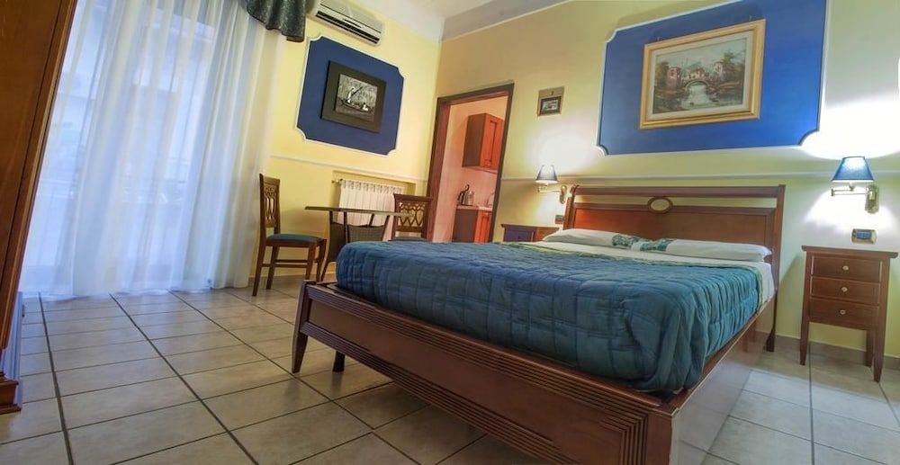 undefined Del Corso 6