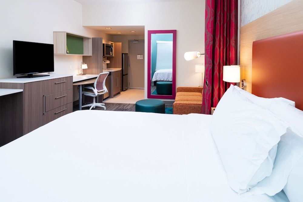 Studio, 1 King Bed, Accessible, Bathtub
